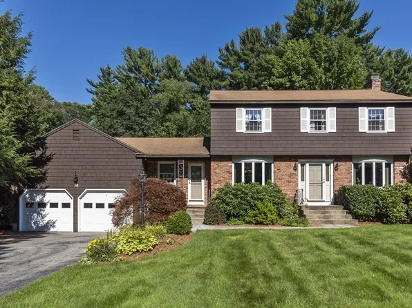 38 Pine St, Bedford, MA 01730