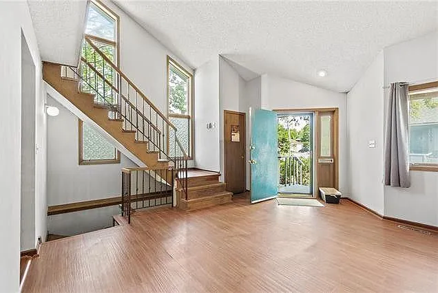 1015 W Maple Ave — Photo 5