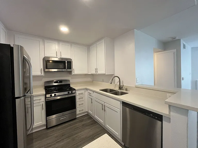 5235 Kester Ave — Photo 64