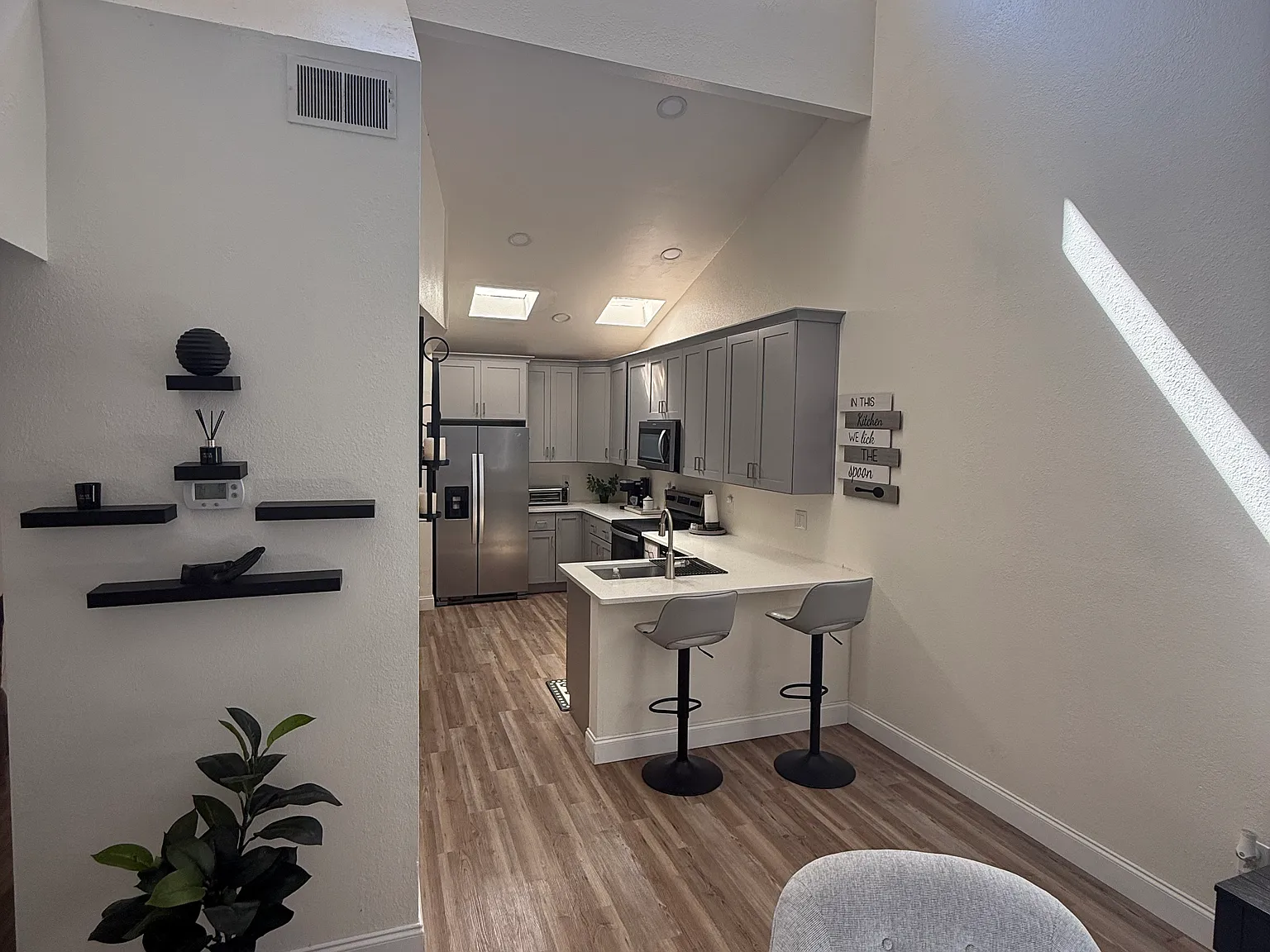 1369 Ellis Trace Dr W — Photo 4