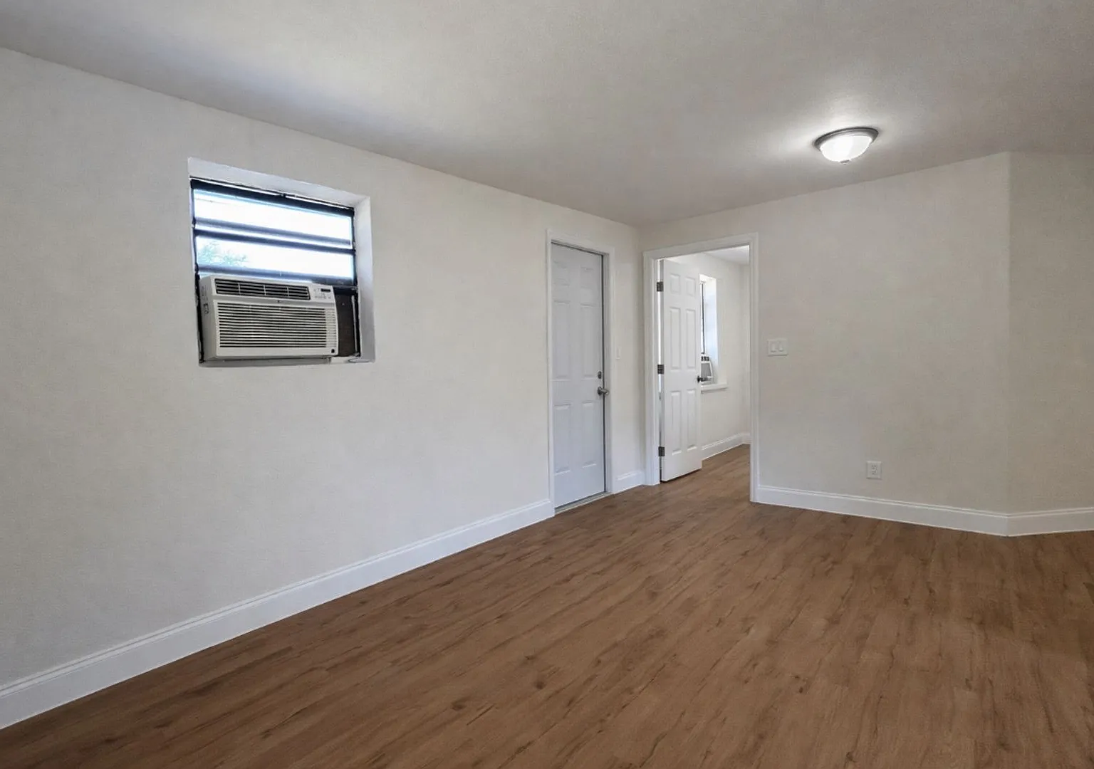 Beautifully Updated Annual Rental Move-In Ready & Great Location! — Photo 4