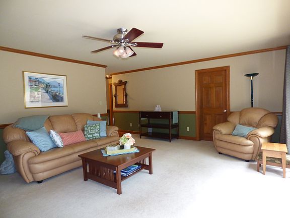 4th image of 1002 Harmony Dr
