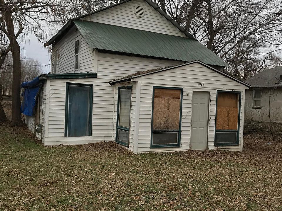 2nd image of 1024 S Connor Ave