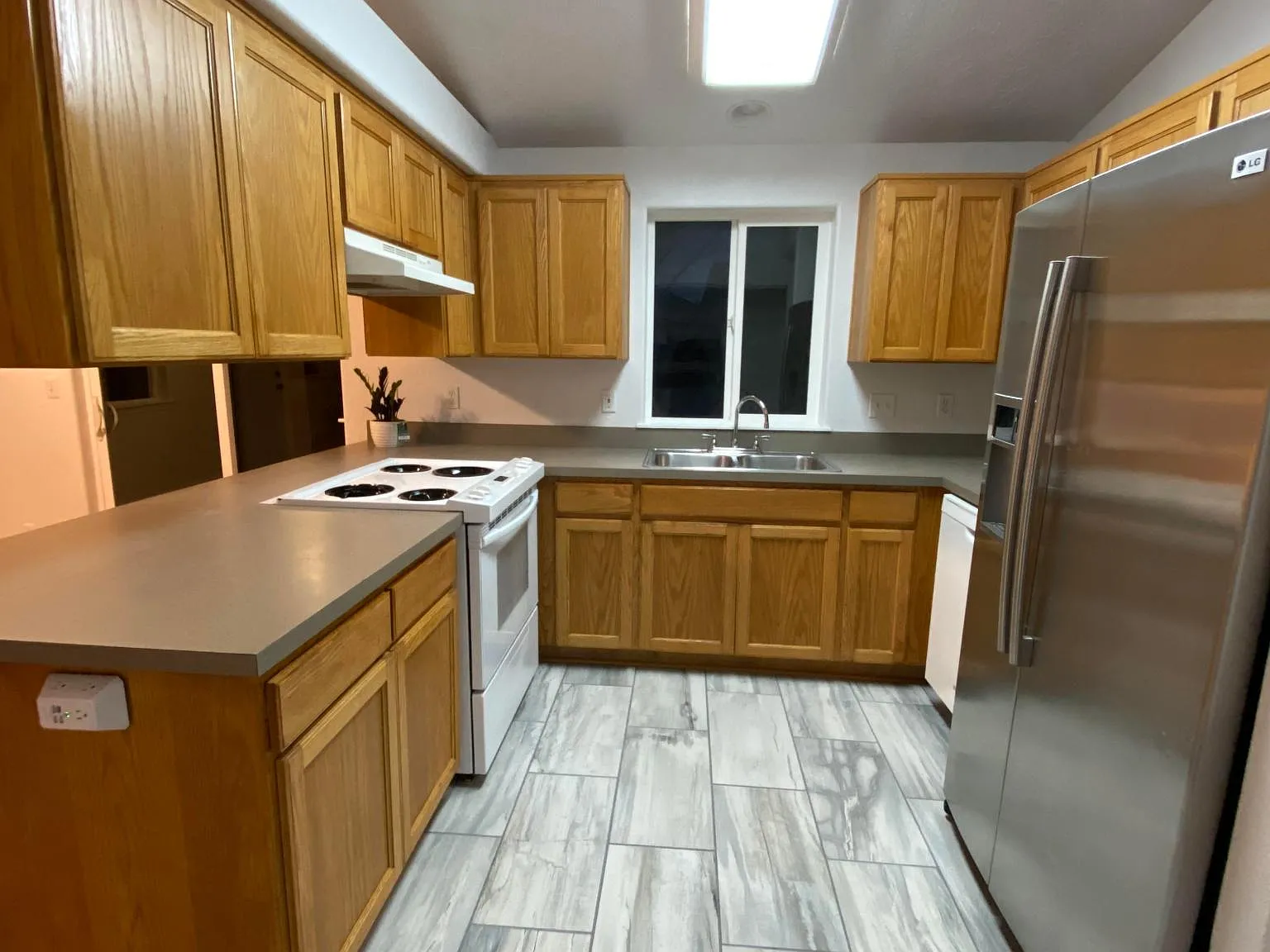 3 bed, 1245 sqft, $2,100 — Photo 4