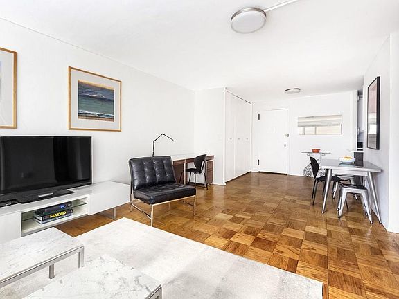 3rd image of 165 W 66th St APT 7P