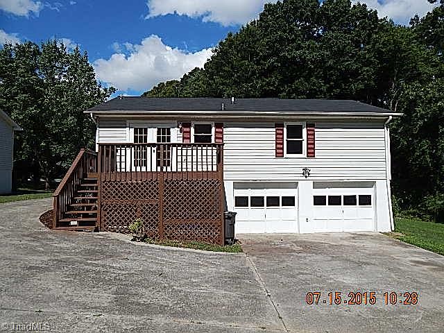 2nd image of 3907 Macarthur St