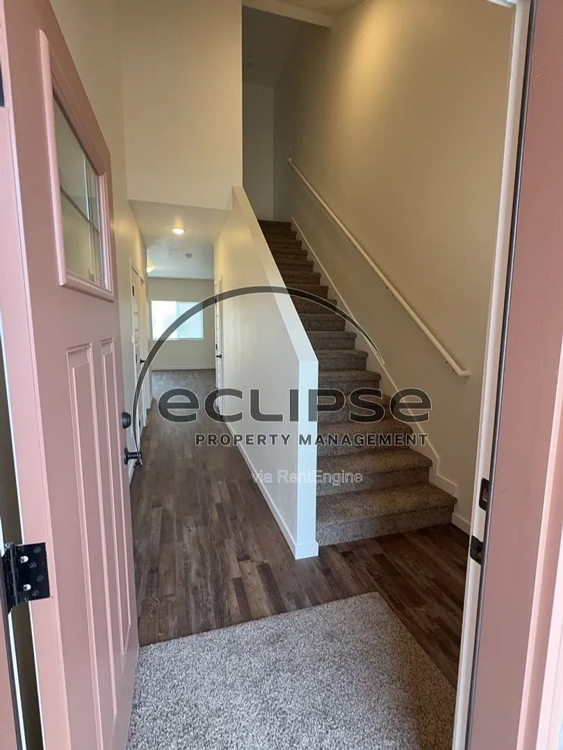 3 bed, 2.5 bath, 1381 sqft, $2,150 — Photo 4