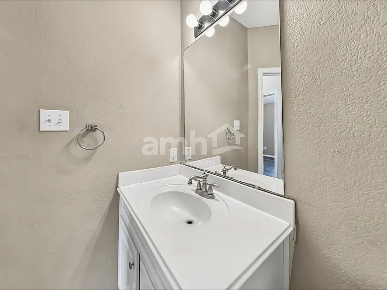 2918 Meridian Bay Ln — Photo 14