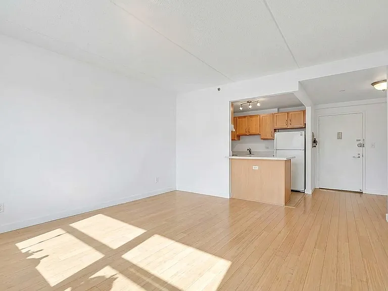 3044 3rd Ave #3B — Photo 4