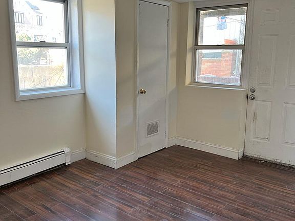 4th image of 201 E Broadway APT 2A