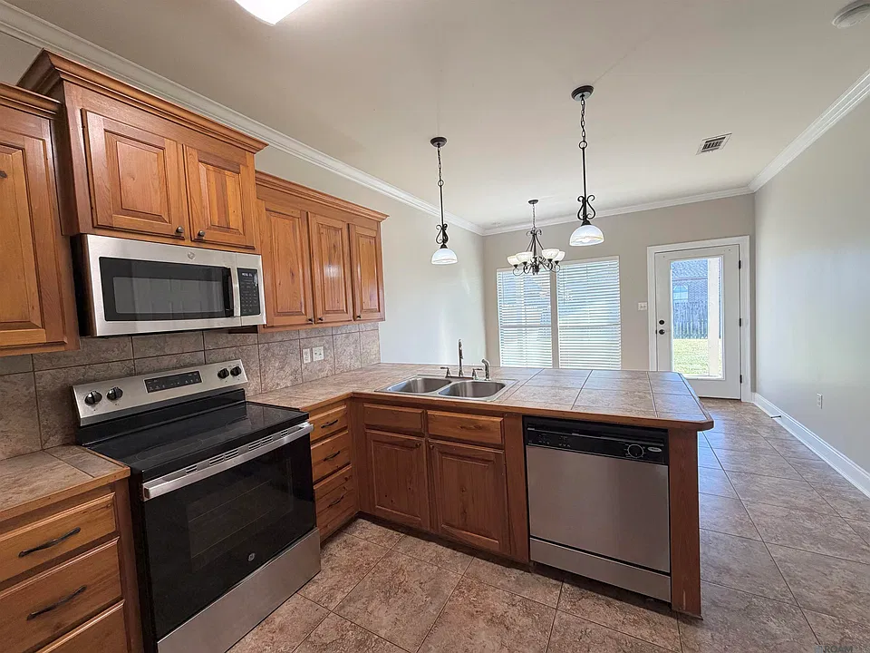 15070 Coldwater Dr