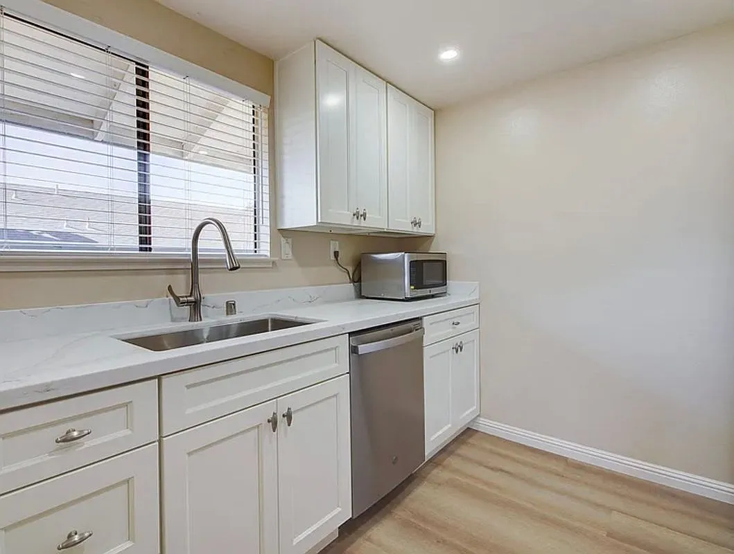 2 bed, 2.0 bath, 944 sqft, $2,650 — Photo 3