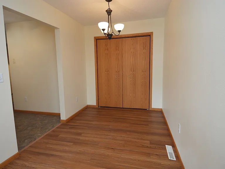 2258 Knightsbridge Ct — Photo 9