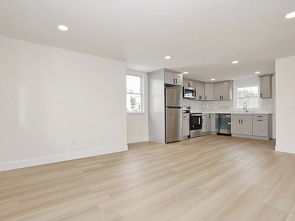 4th image of 22 Falmouth Ave #2