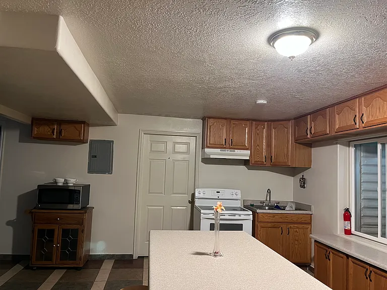 728 E Sunshine Ln — Photo 5