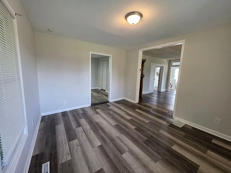 400 White St — Photo 7