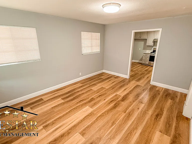 2703 Center St — Photo 5
