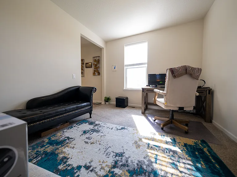 5595 Queensland Ln N — Photo 11