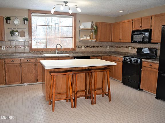 3rd image of 815 Sanwood Dr