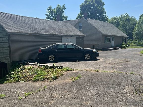 3rd image of 19 Greenwich Plains Rd