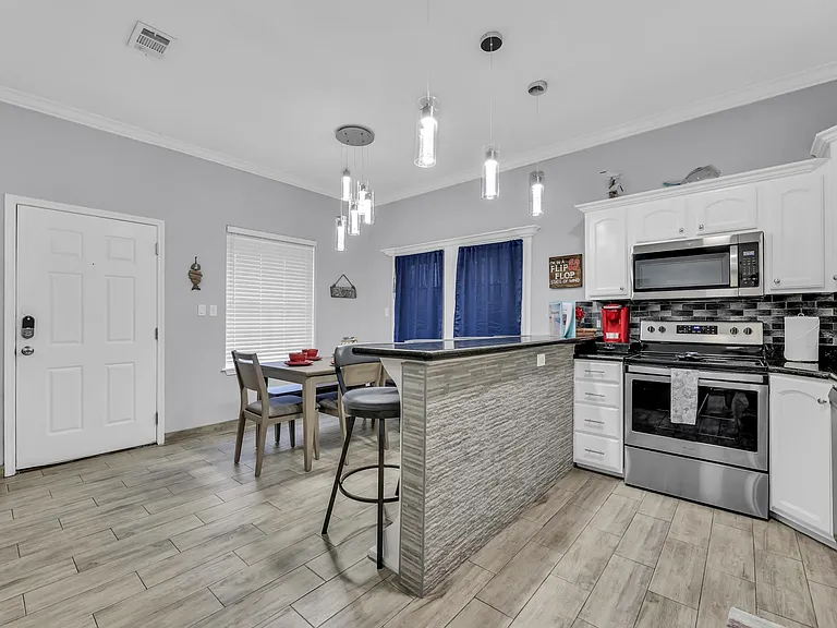 102 E Capricorn Dr #B2 — Photo 6