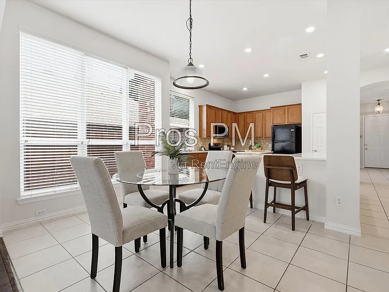 2432 Chesterwood Dr — Photo 16