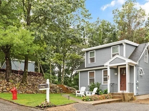 23 Vale Rd, Wakefield, MA 01880