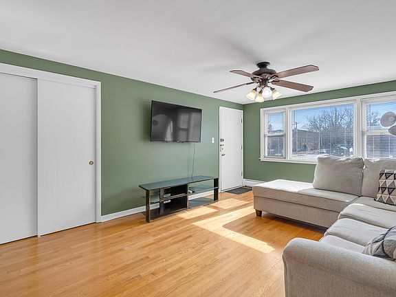 4th image of 6845 N Northwest Hwy APT 2W