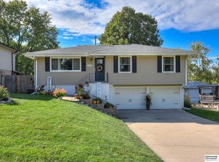 11435 R St, Omaha, NE 68137