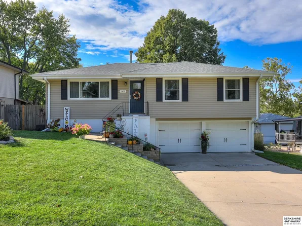 11435 R St, Omaha, NE 68137