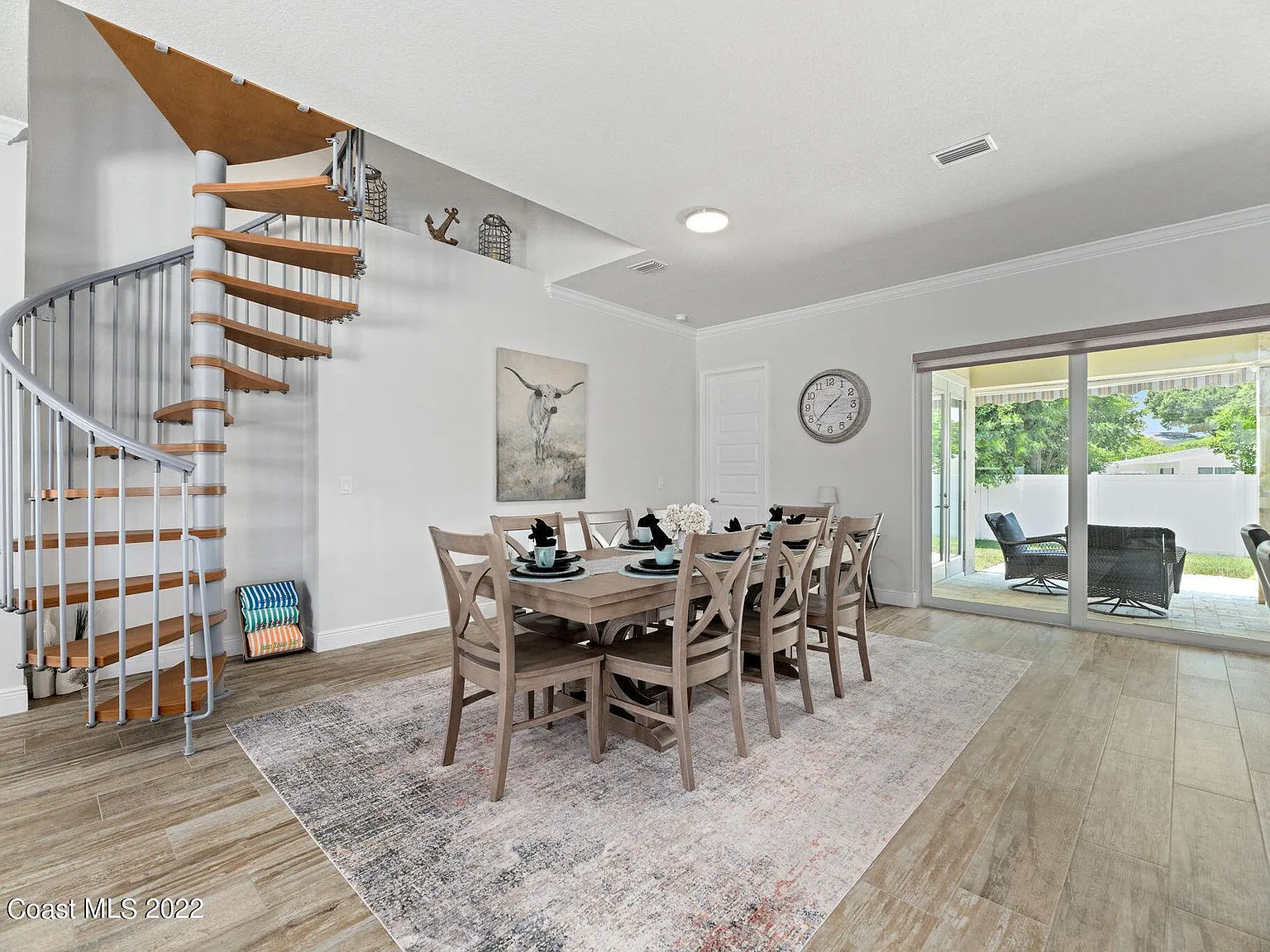 5 bed, 2561 sqft, $9,750 — Photo 4
