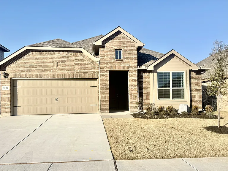 1215 Rockwater Dr — Photo 3