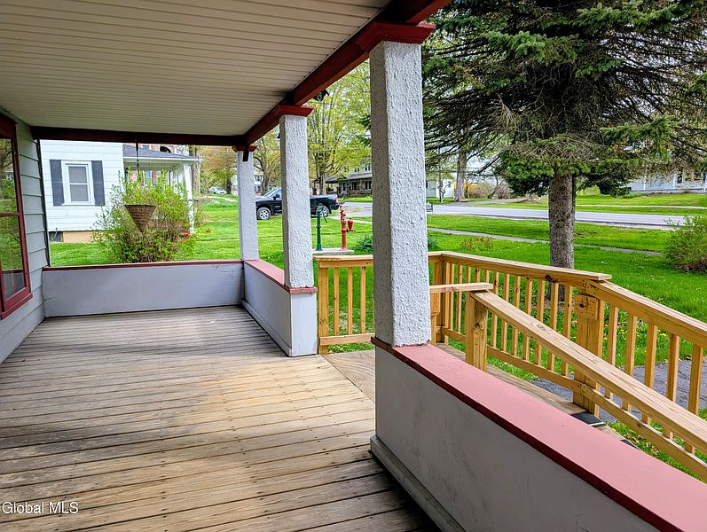 4th image of 2589 Center Road