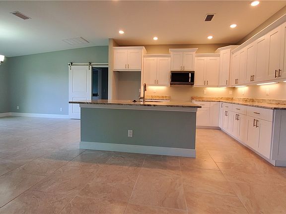 4th image of 1007 NE 11th Terrace Cpe