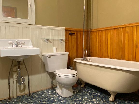 5th image of 2621 1st Ave S APT 1