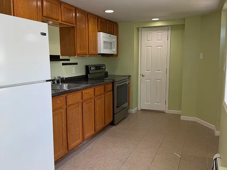 32 Baltimore St — Photo 3