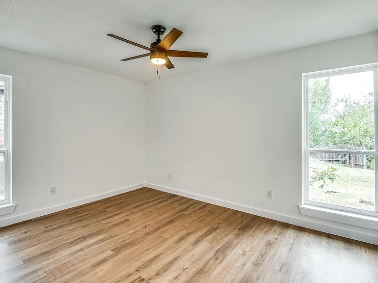 1108 Highpoint Rd — Photo 8