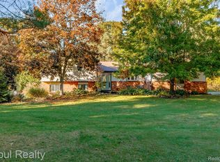 5885 Cedar Knoll Dr, Brighton, MI 48116