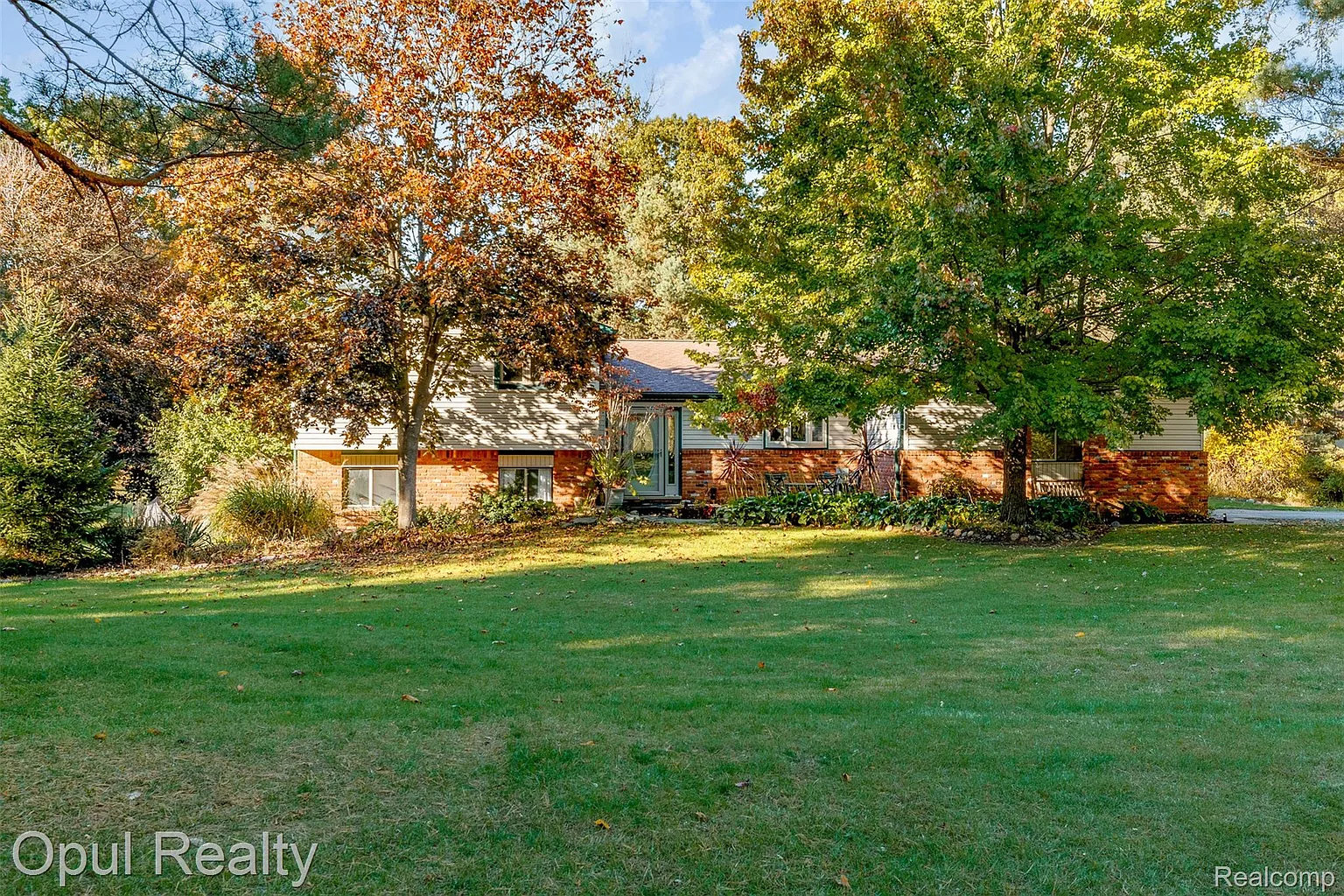 5885 Cedar Knoll Dr photo 1