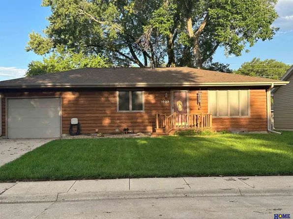 1607 N 18th St, Beatrice, NE 68310