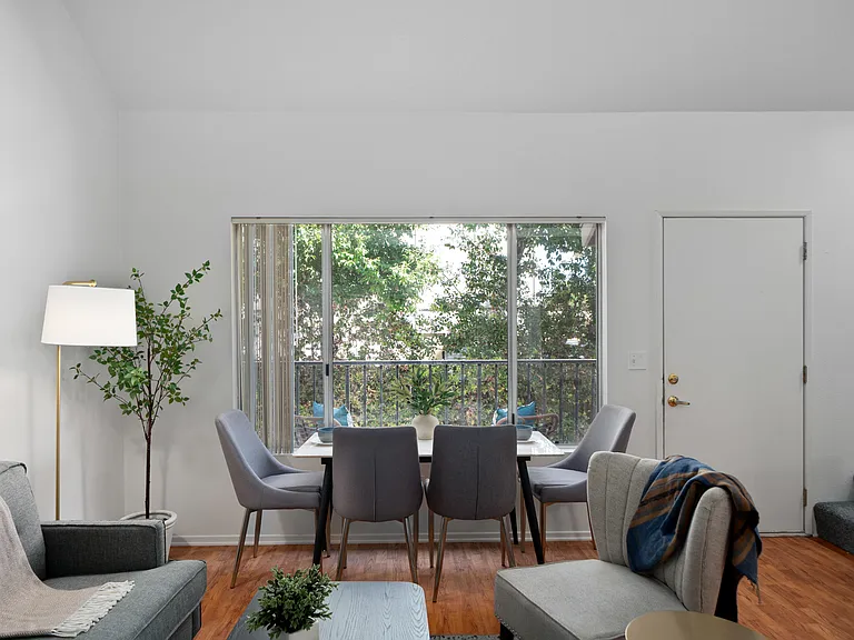 220 W Truslow Ave — Photo 7