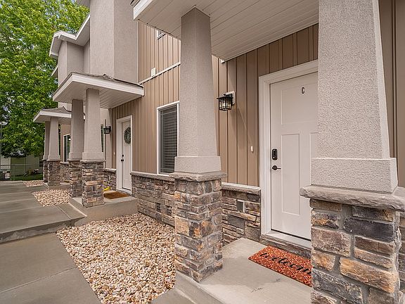 2nd image of 712 Saturn Ave Unit A