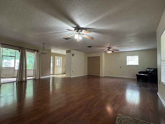 LARGE COVERED PATIO