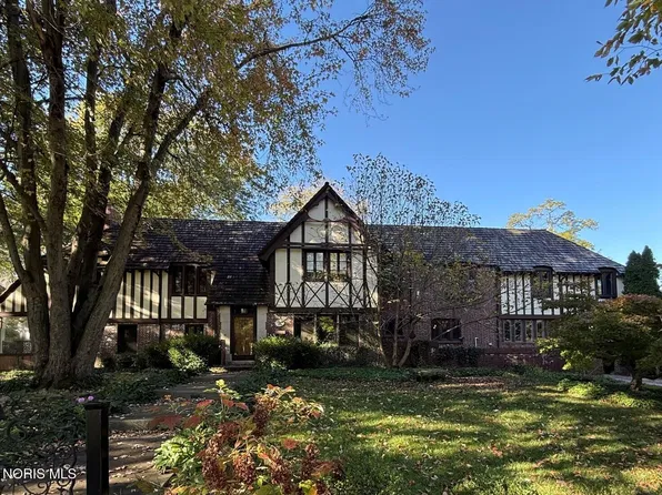 76 Maple St, Perrysburg, OH 43551