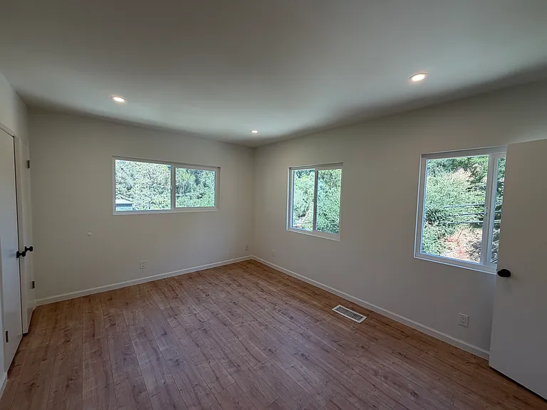8535 Lookout Mountain Ave — Photo 18
