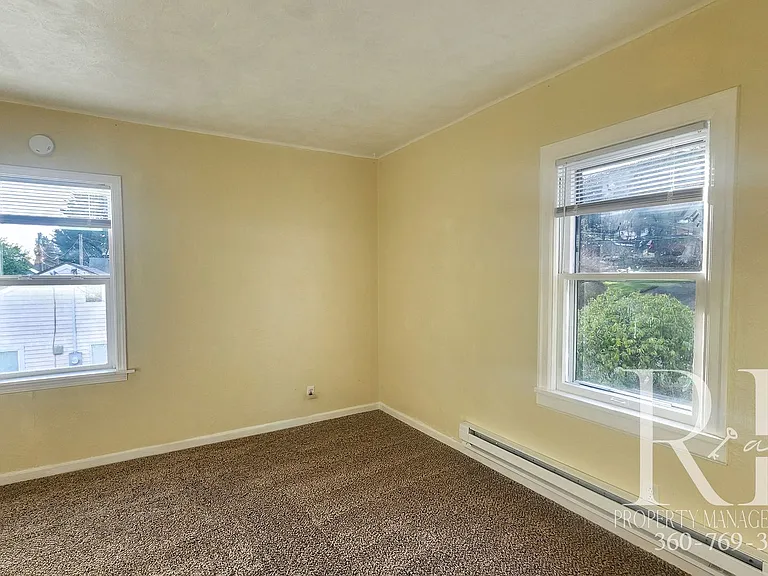 1540 N Callow Ave — Photo 6