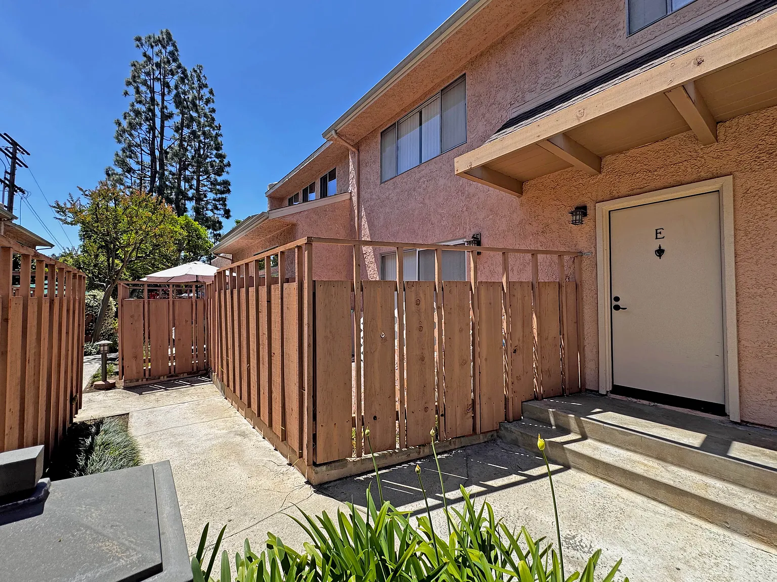 3 bed, 2.5 bath, 1363 sqft, $3,750 — Photo 2