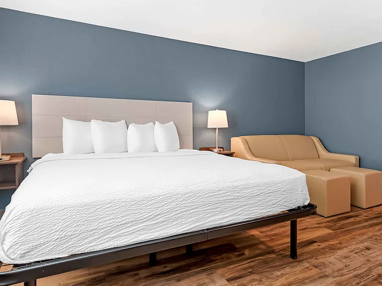 Deluxe Studio - 1 King Bed