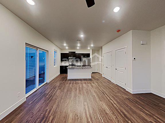 4th image of 23263 Dogwood St