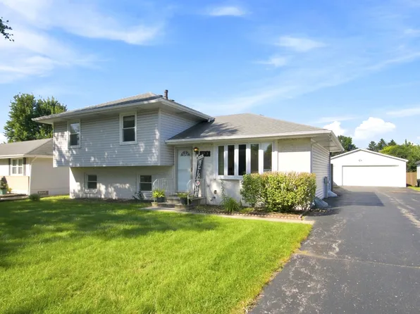 1713 Bataan St, Joliet, IL 60435
